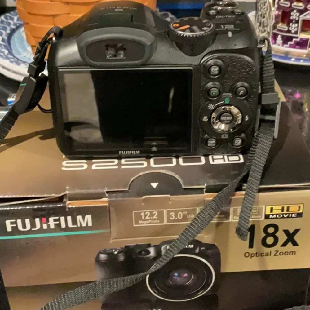 Fujifilm fine pix S2500 HD digital camera